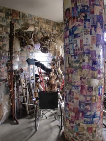 »sala dos milagres« (»Saal der Wunder«) ind er Wallfahrtskirche von Penha mit Danksagungen von "Geheilten" ©Kirchner