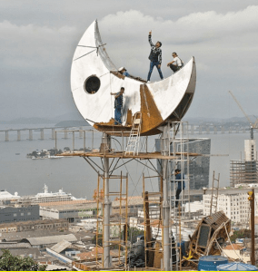 Halbmond des Streetartkünstlers JR. Foto: Courtesy von JR, Quelle: screenshot www.designboom.com