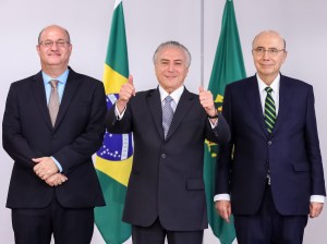 Temers Wirtschaftskopentenzteam,: Finanzminister Henrique Meirelles (re), Foto: Marcos Corrêa/PR